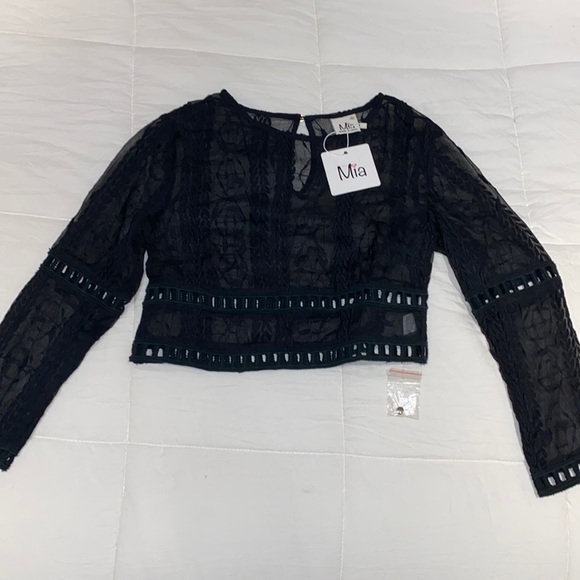 Lace Cropped Blouse - Picture 2 of 8